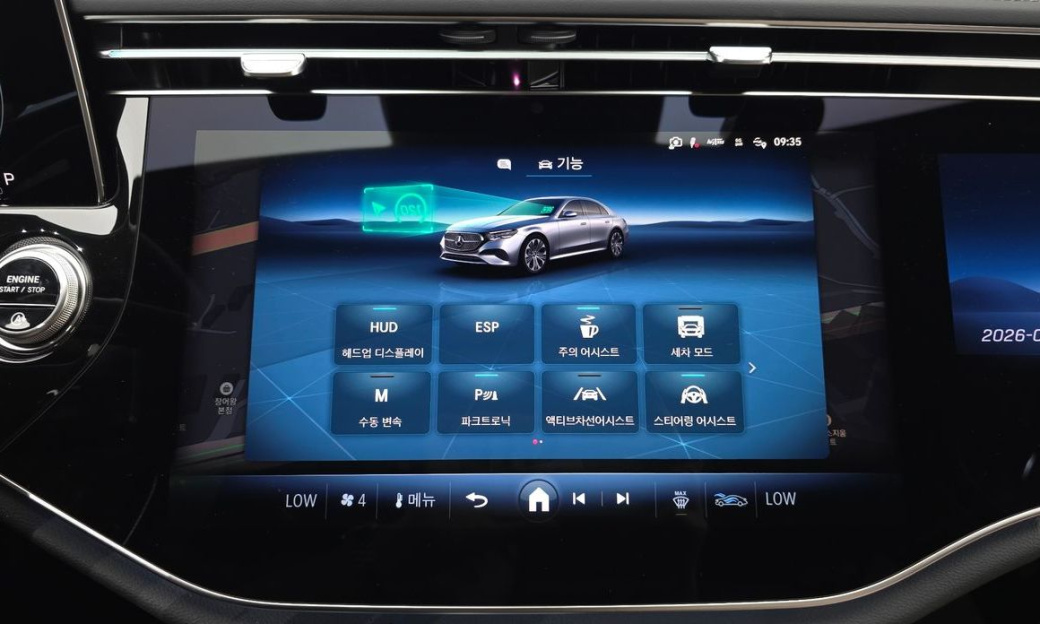 Mercedes-Benz E-Class E300 4MATIC AMG Line, 2025