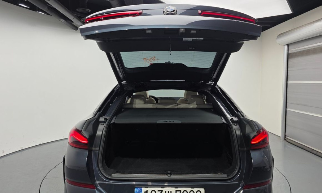 BMW X6 M50i, 2022