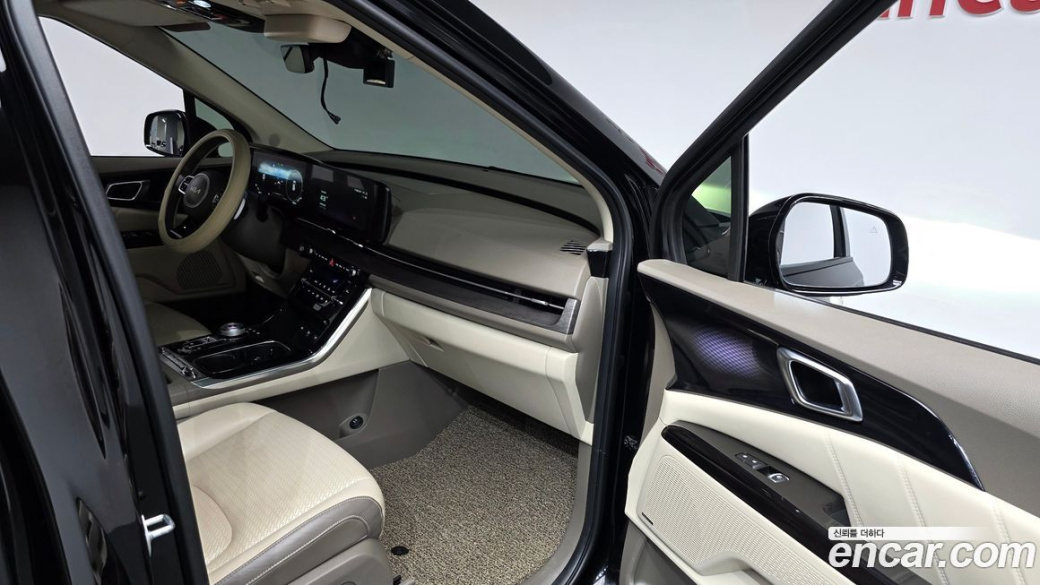 Kia Carnival 9-Seater Signature, 2023