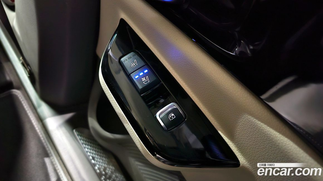 Kia Carnival 9-Seater Hi-Limousine, 2023