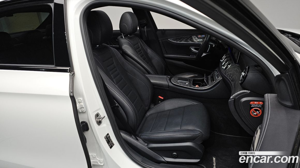 Mercedes-Benz E-Class E350 4MATIC AMG Line, 2023
