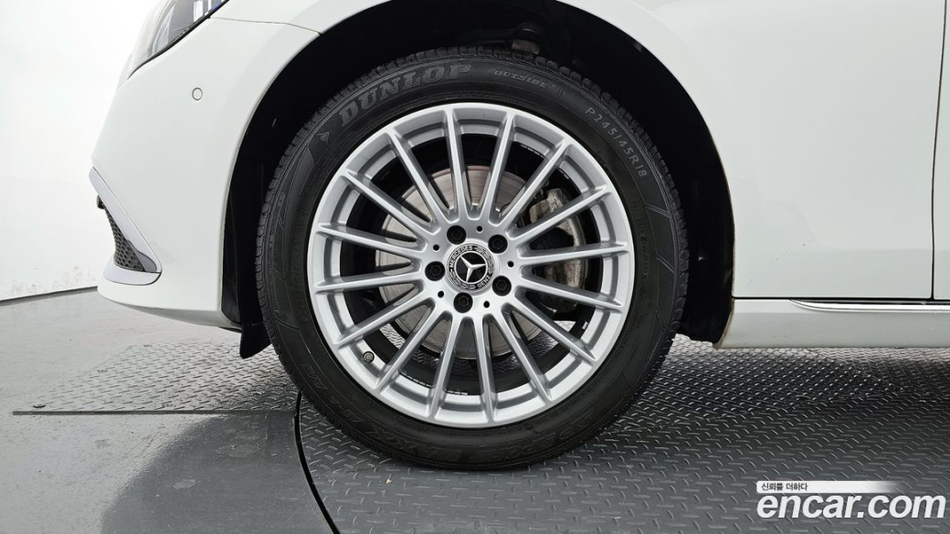 Mercedes-Benz E-Class E220d 4MATIC Exclusive, 2022