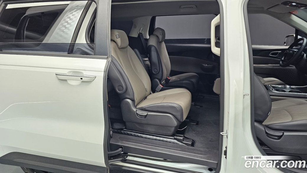 Kia Carnival 9-Seater Prestige, 2025