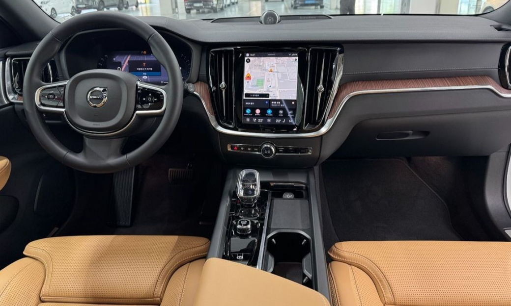 Volvo V60 B5 Ultra AWD, 2025
