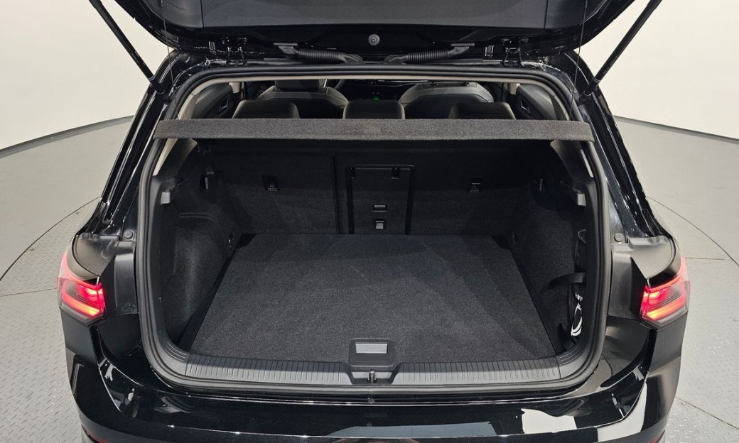 Volkswagen Golf 2.0 TDI Prestige, 2025