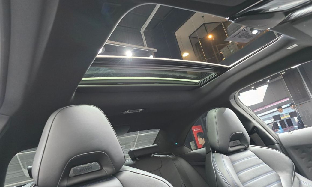 BMW 2-Series M240i xDrive Online Exclusive Coupe, 2023