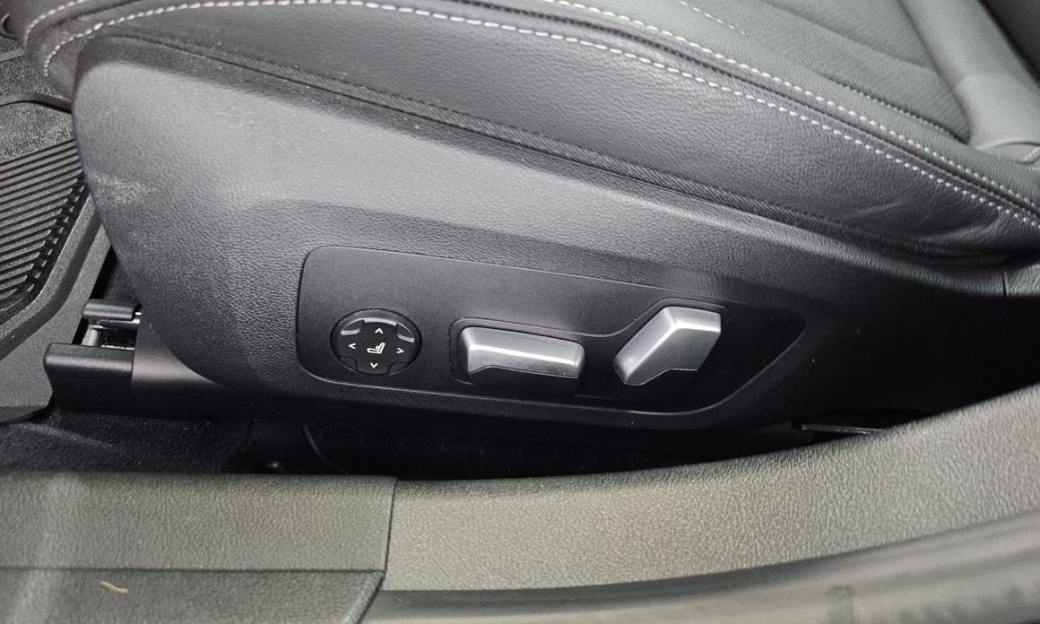 BMW 3-Series 320i Touring, 2024