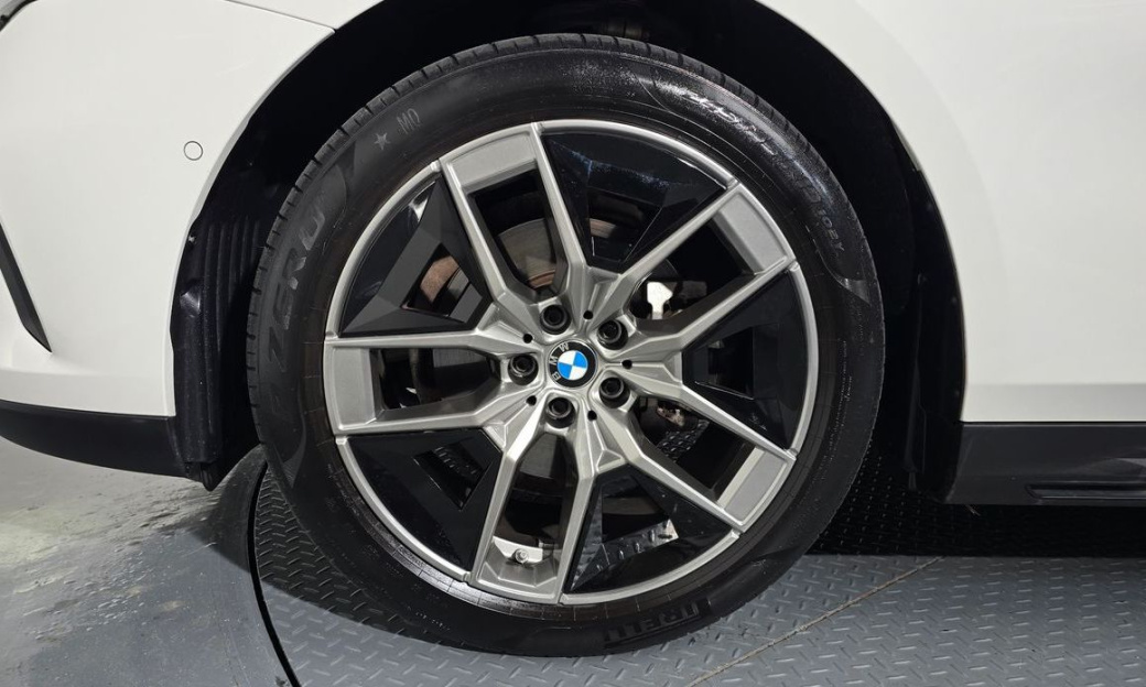 BMW 5-Series 520i, 2024