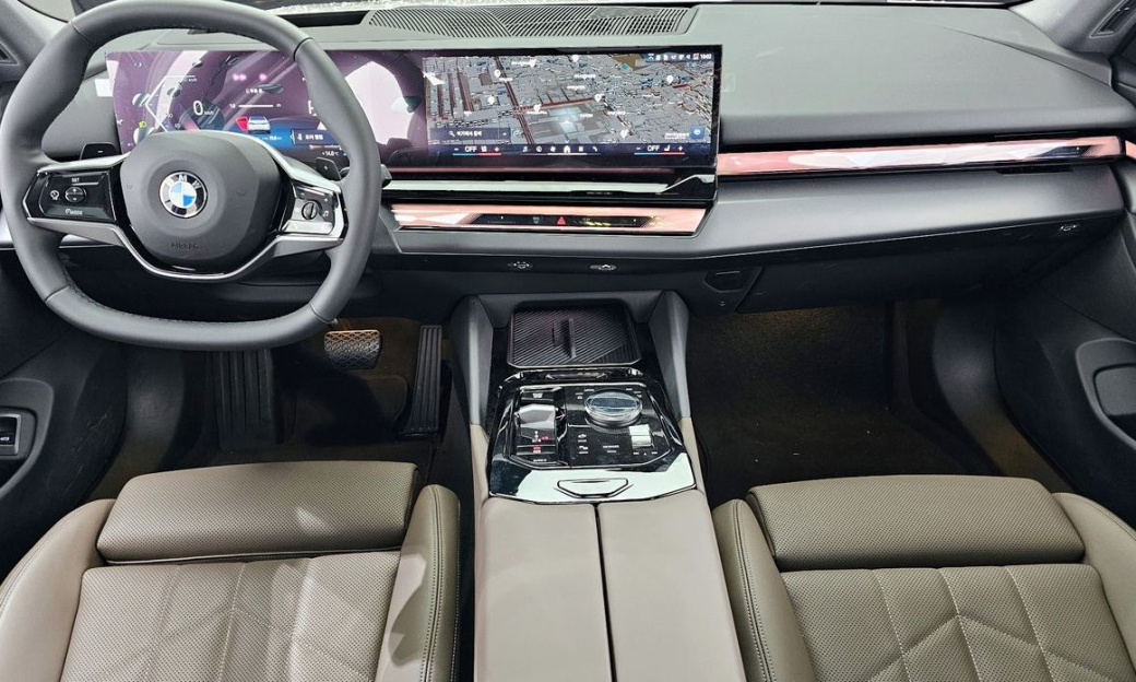 BMW 5-Series 520i, 2025