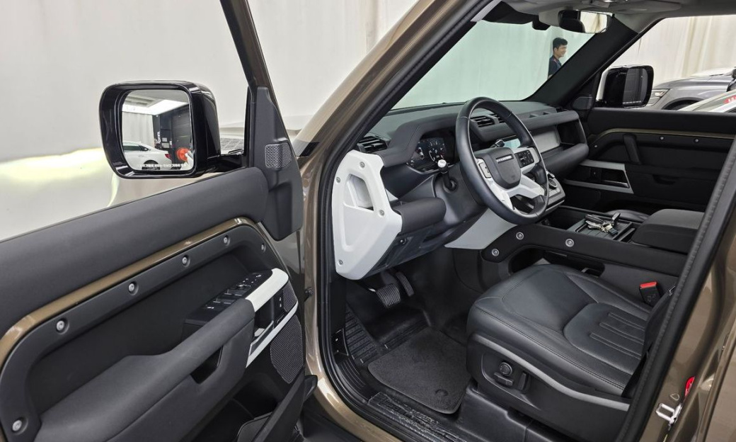 Land Rover Defender 110 D250 SE, 2022