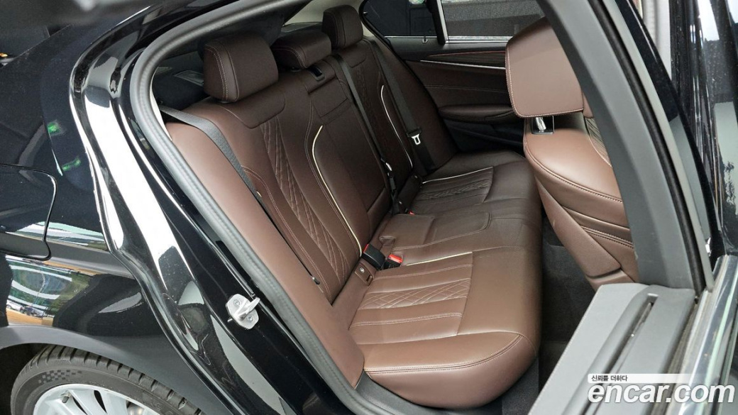 BMW 5-Series 530i xDrive Luxury, 2023