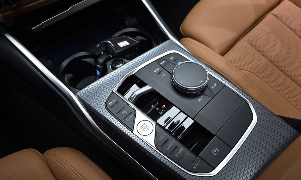 BMW 3-Series 320i M Sport, 2025