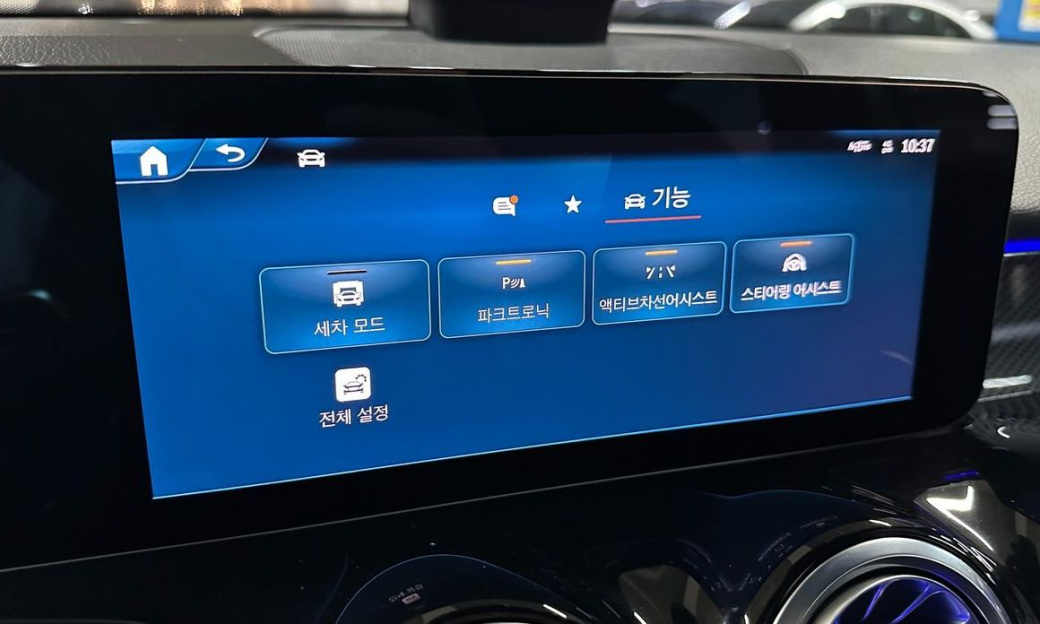 Mercedes-Benz GLB-Class AMG GLB35 4MATIC, 2025
