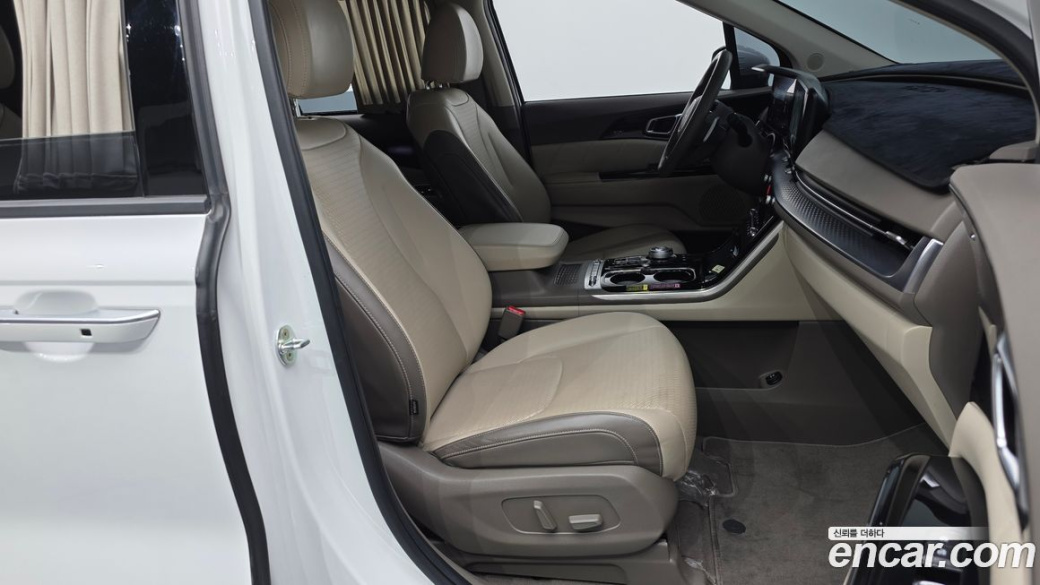 Kia Carnival 7-Seater Hi-Limousine, 2023