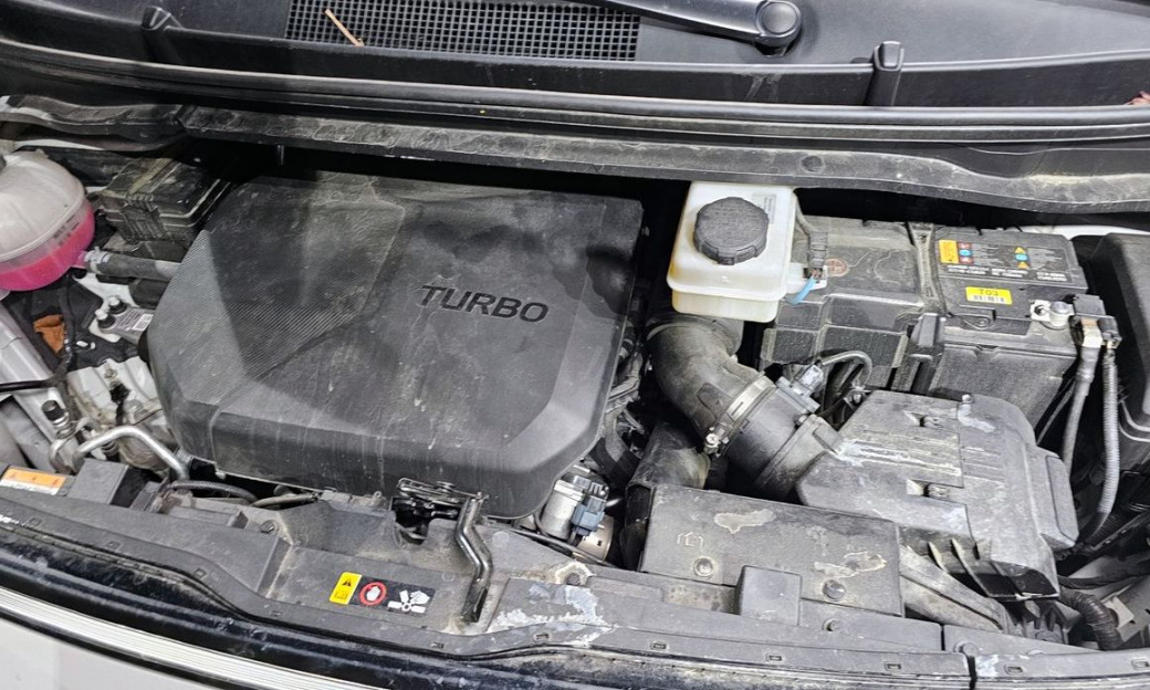 Hyundai Staria 4WD Lounge 9-Seater, 2025