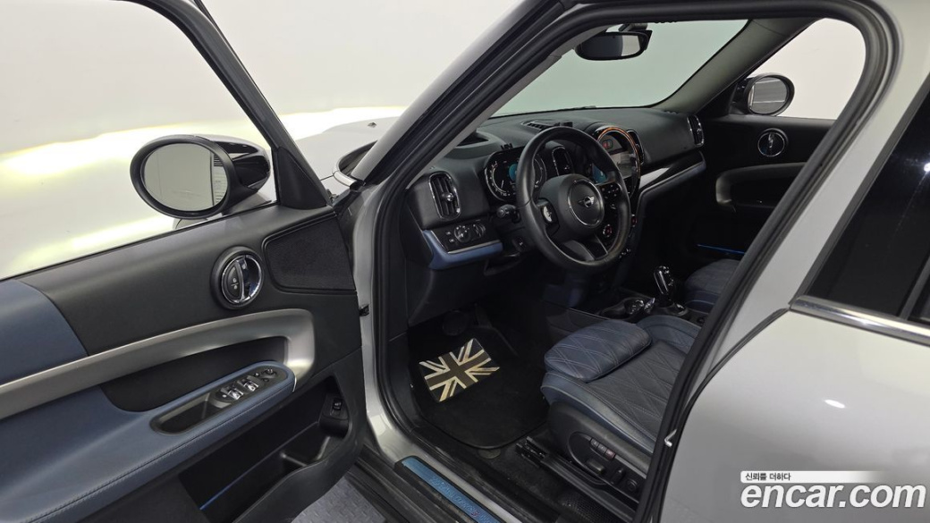 Mini Countryman ALL4 Classic Launch Pack, 2023