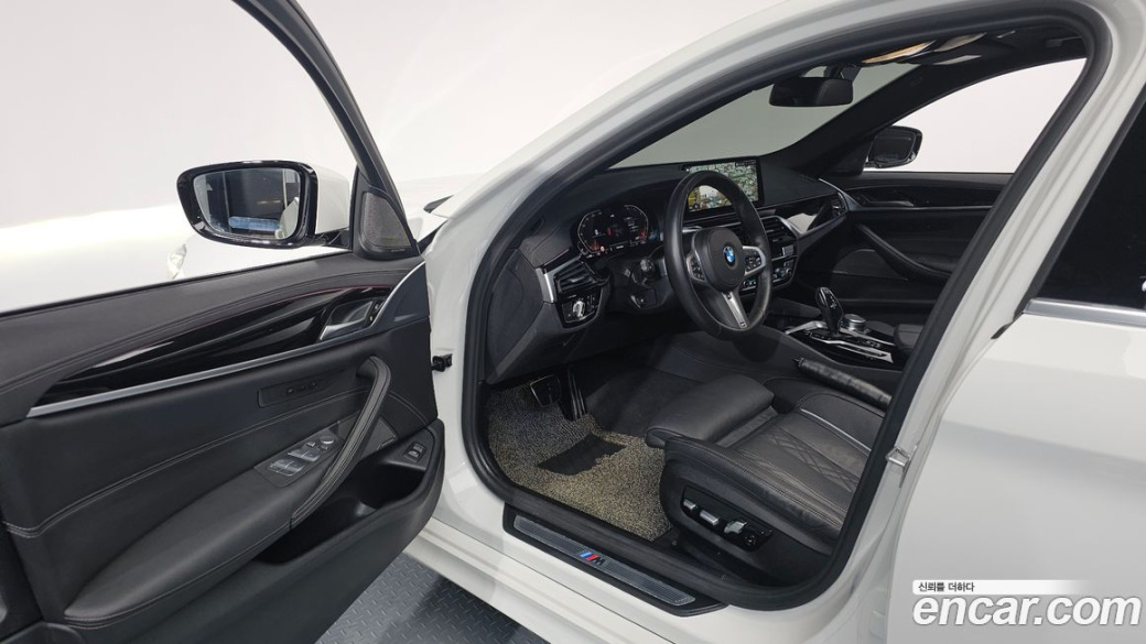 BMW 5-Series 530i M Sport Package, 2023