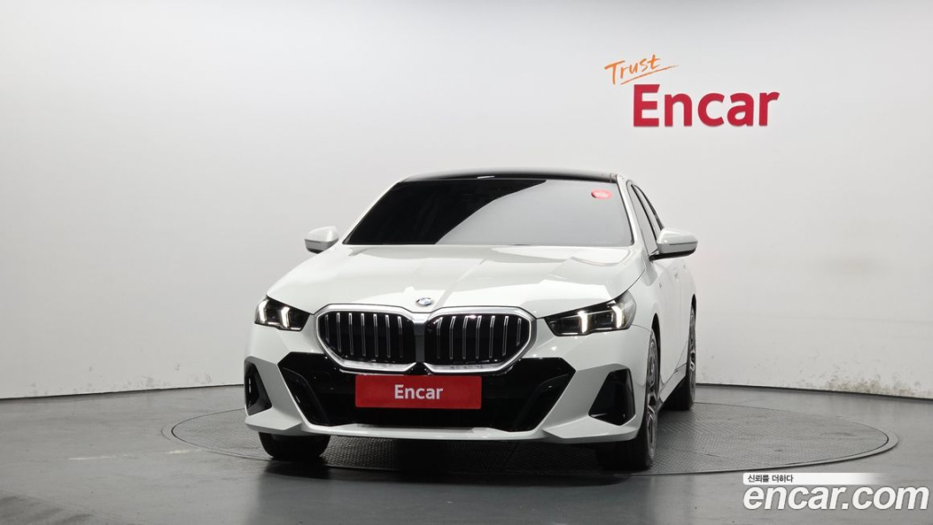 BMW 5-Series 520i M Sport, 2025