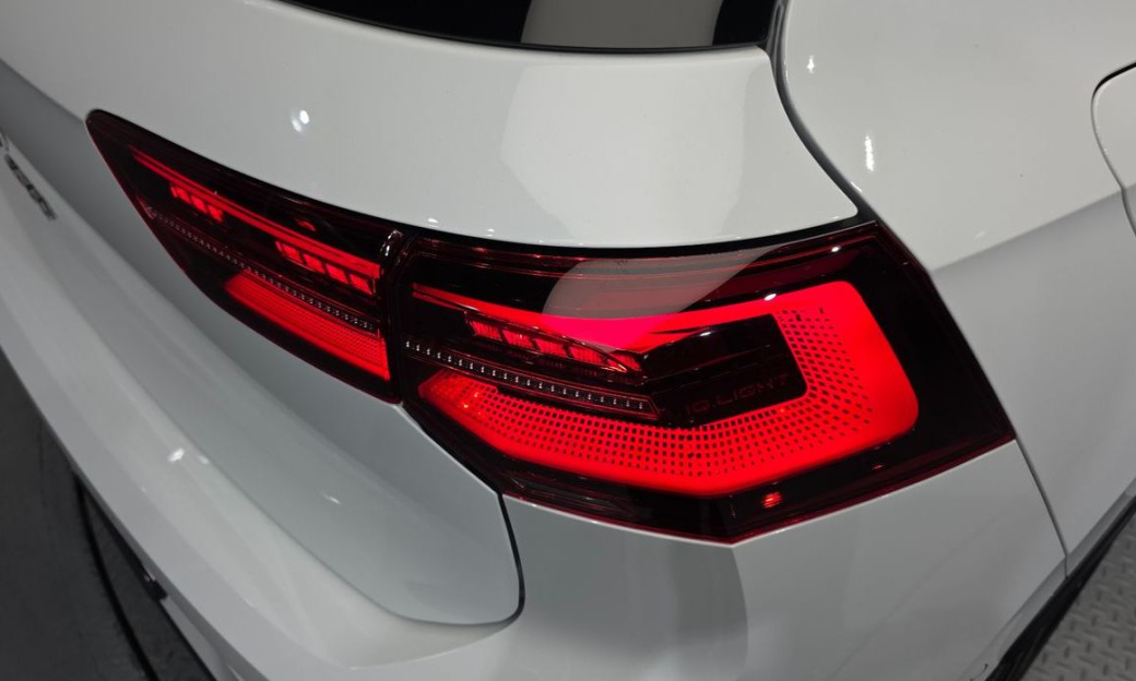 Volkswagen Golf 2.0 GTI, 2024