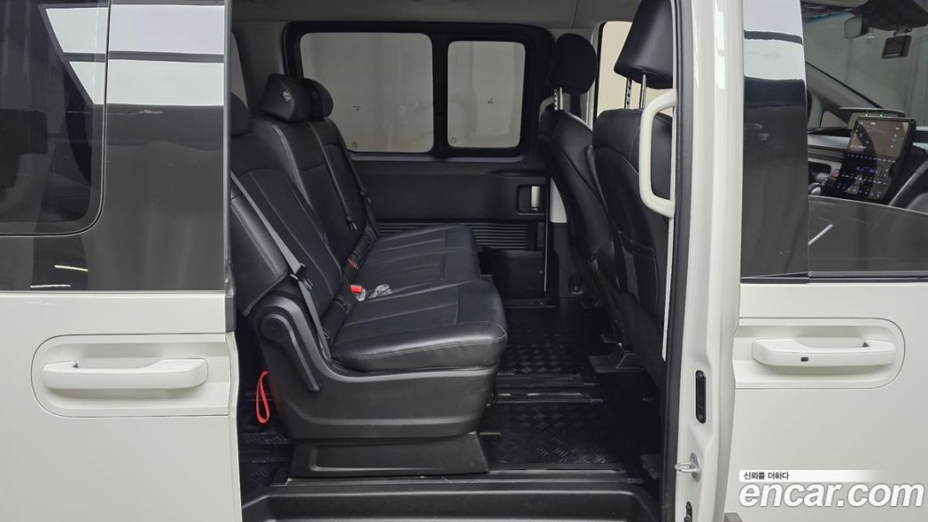 Hyundai Staria Tourer 11-Seater, 2025