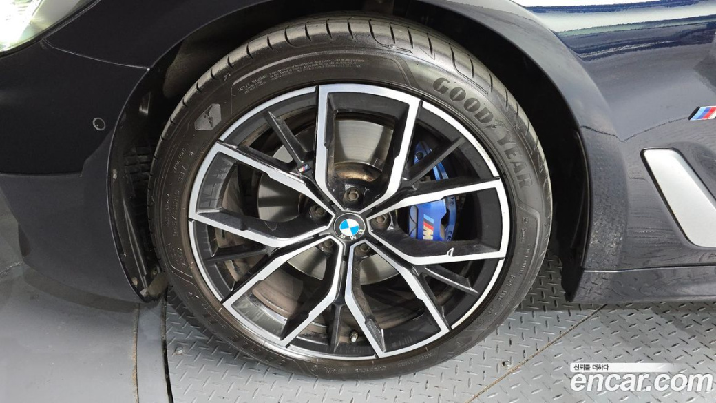BMW 5-Series 530i M Sport Package, 2022