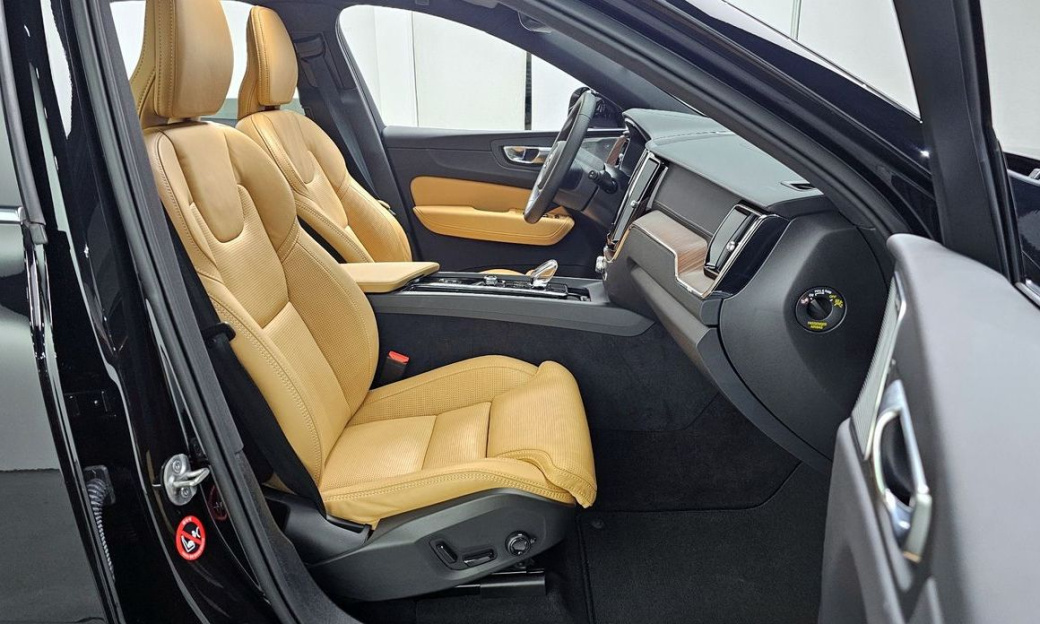 Volvo XC60 B5 Ultimate Bright, 2024