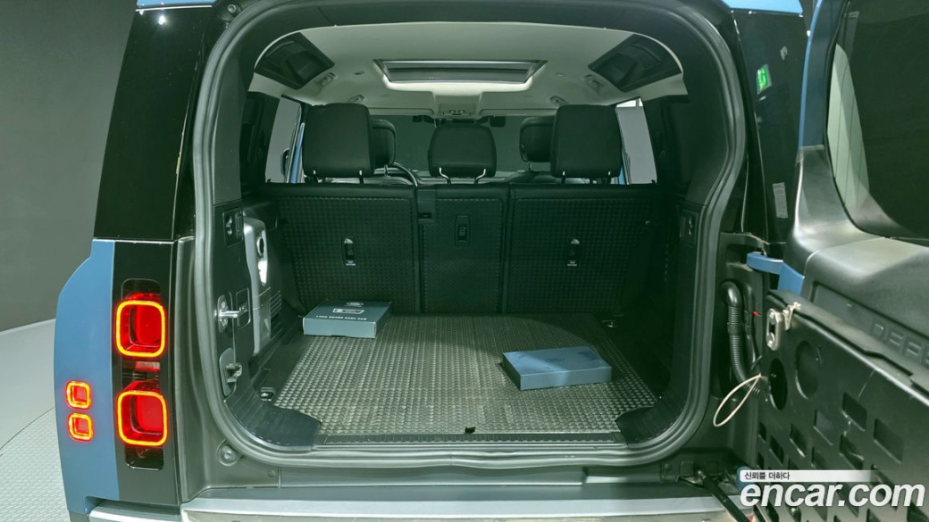 Land Rover Defender 110 D300 HSE, 2022