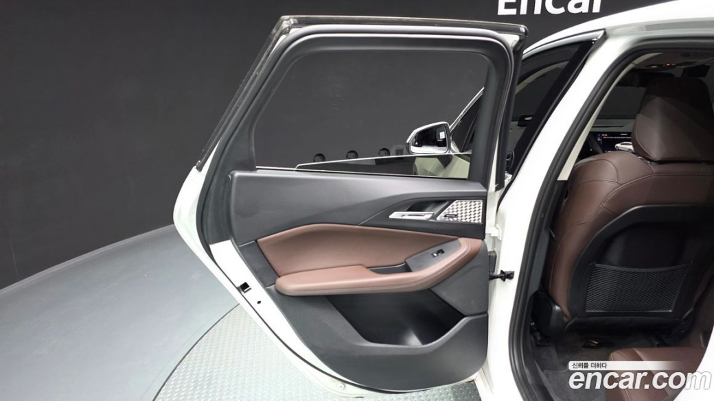 BMW 2-Series 220i Luxury, 2024