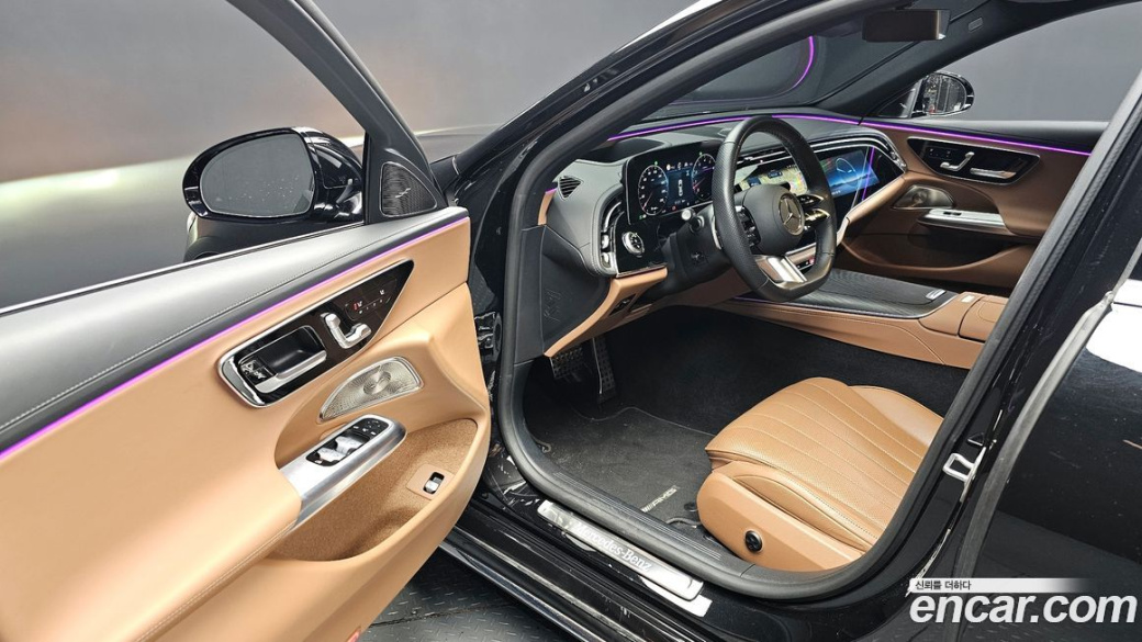 Mercedes-Benz E-Class E300 4MATIC AMG Line, 2024
