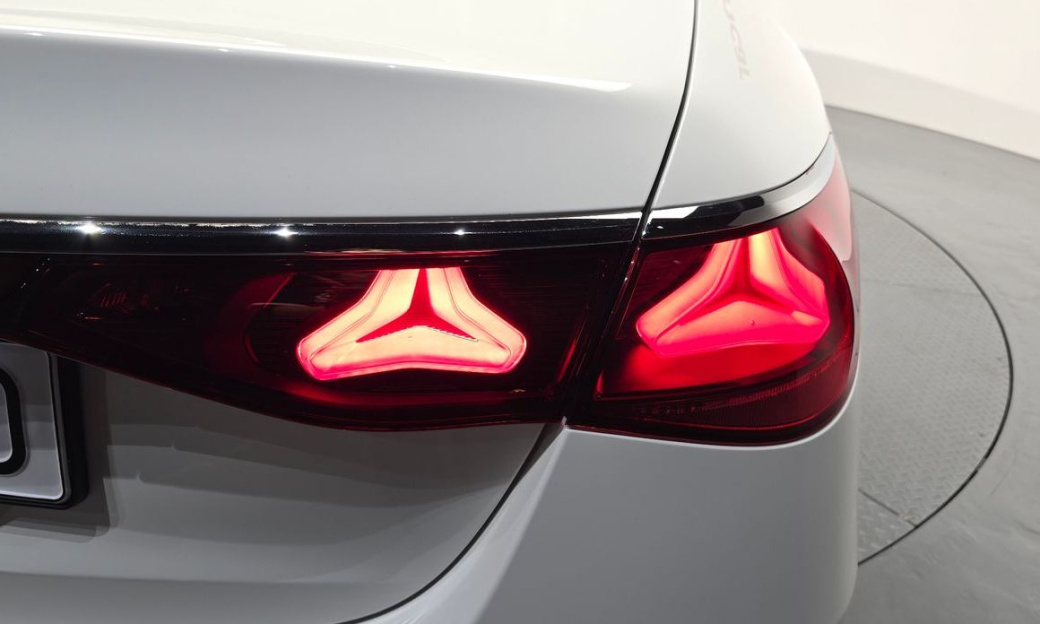 Mercedes-Benz E-Class E200 Avantgarde, 2024