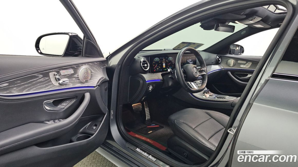 Mercedes-Benz E-Class E350 4MATIC AMG Line, 2023