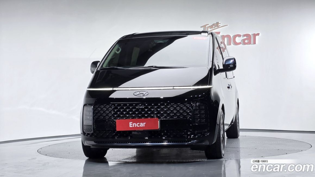 Hyundai Staria 4WD Lounge 9-Seater, 2022