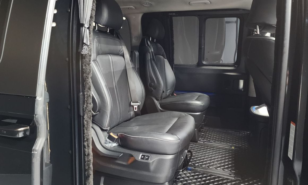 Hyundai Staria 4WD Lounge 7-Seater, 2022