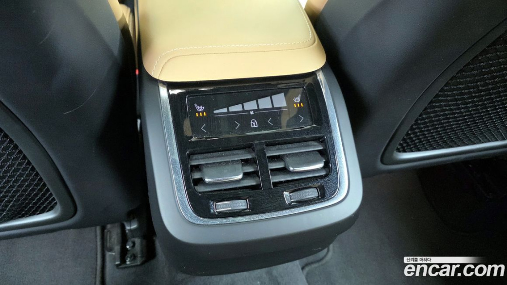 Volvo XC60 B6 Inscirtion, 2022