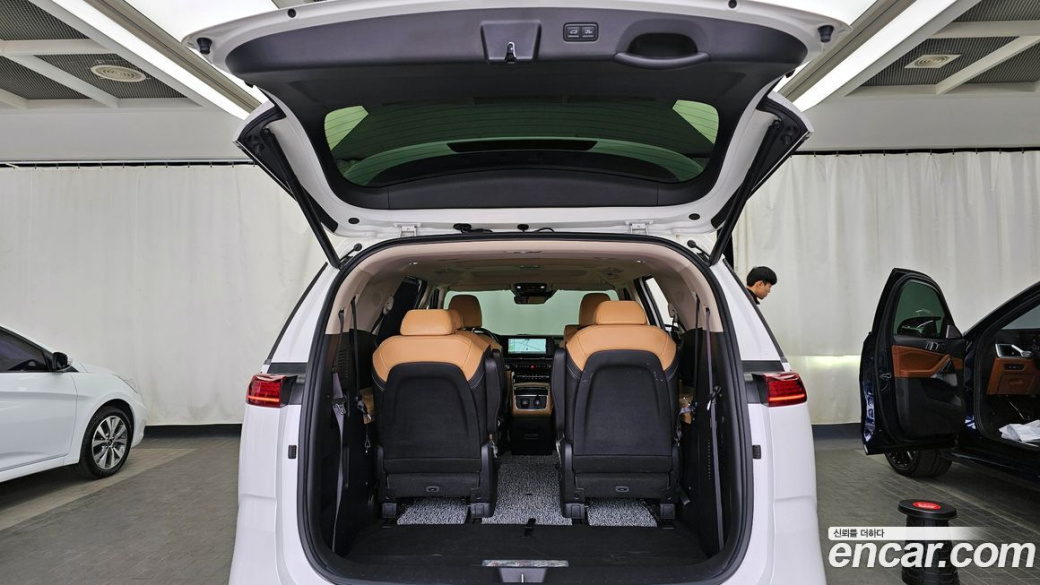 Kia Carnival 9-Seater Signature, 2023