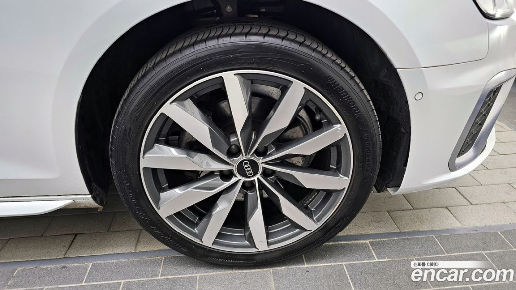 Audi A4 40 TFSI Premium, 2023