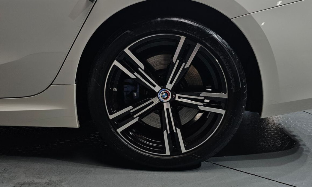 BMW 3-Series 320i M Sport, 2024