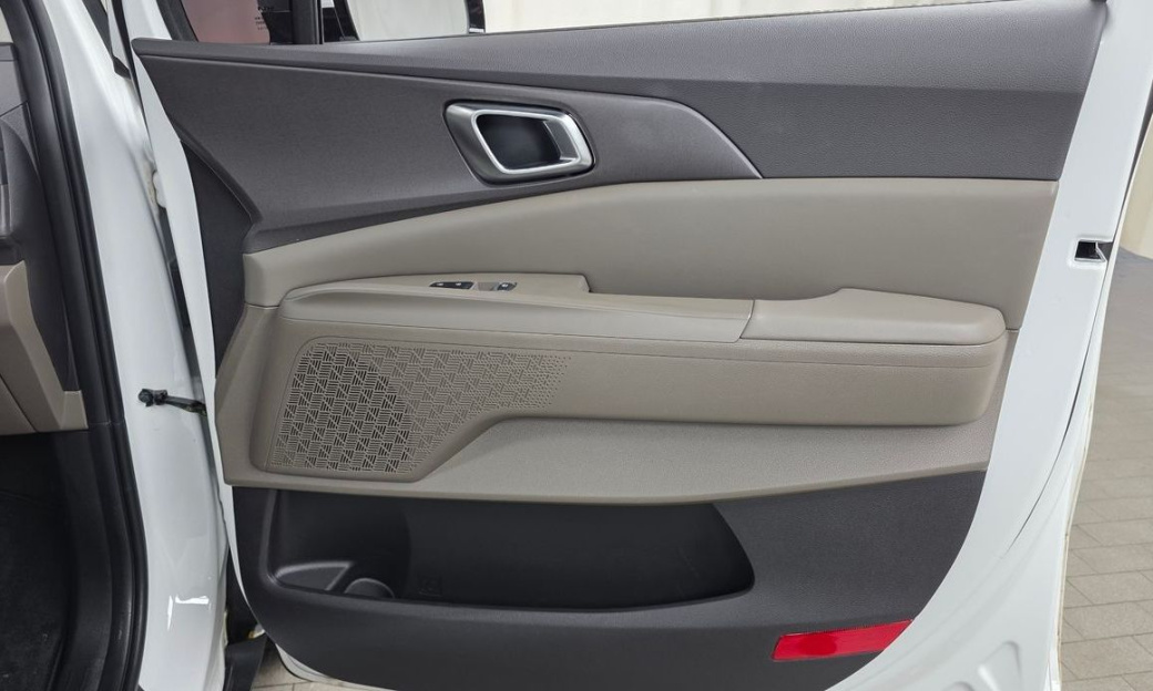 Kia Carnival 7-Seater Outdoor, 2025