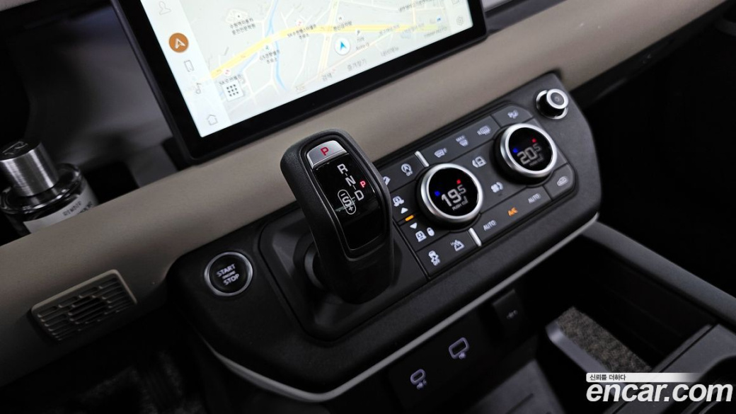 Land Rover Defender 110 P300 X-Dynamic SE, 2023