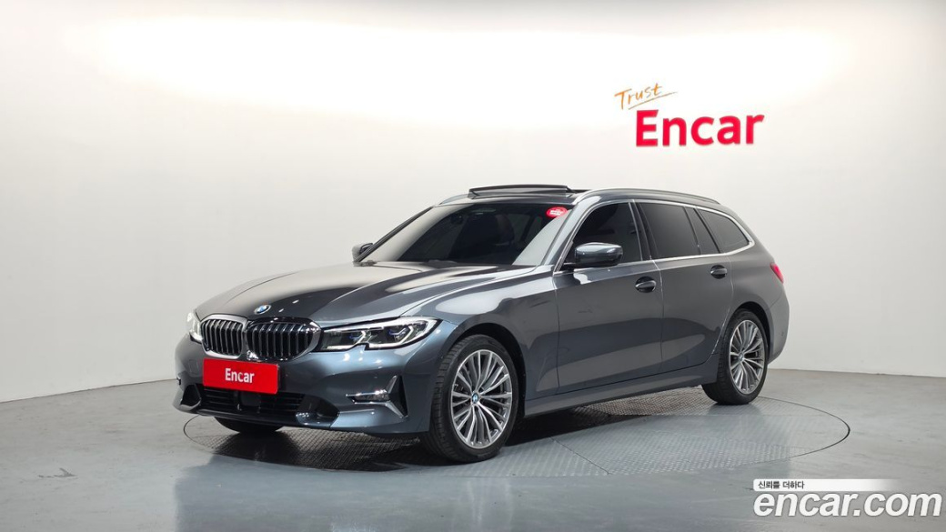 BMW 3-Series 320i Touring Luxury, 2022