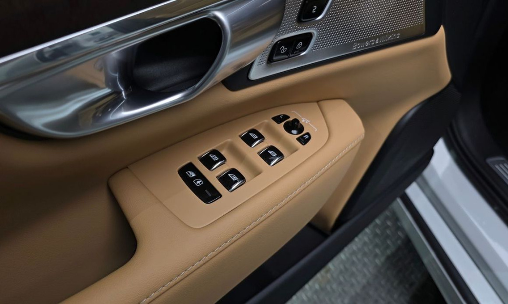 Volvo S90 B6 AWD Ultra Bright, 2023