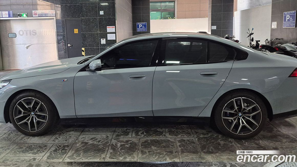 BMW 5-Series 523d M Sport, 2025