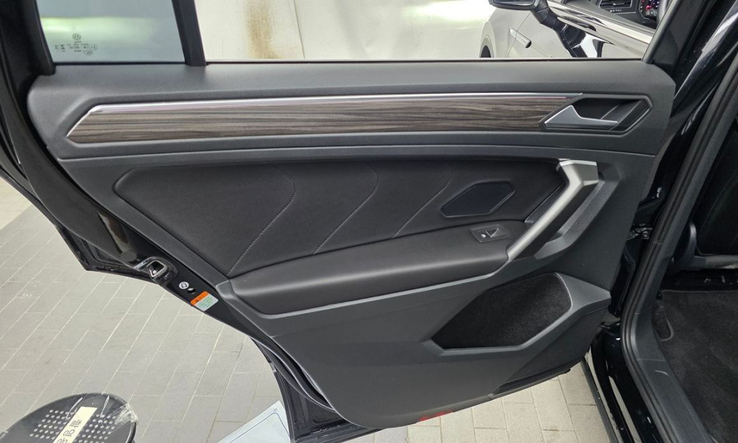 Volkswagen Tiguan 2.0 TSI Prestige, 2024
