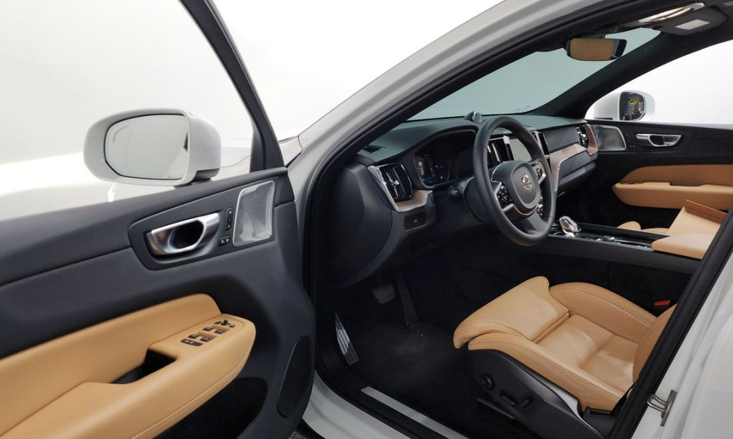 Volvo XC60 B5 Ultimate Bright, 2024
