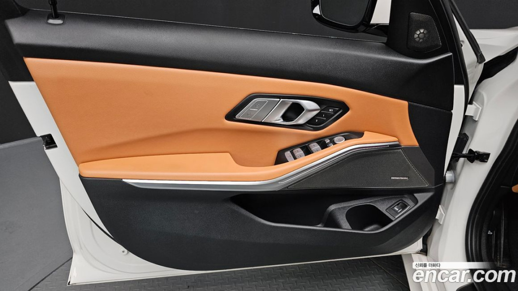BMW 3-Series 320i M Sport, 2024