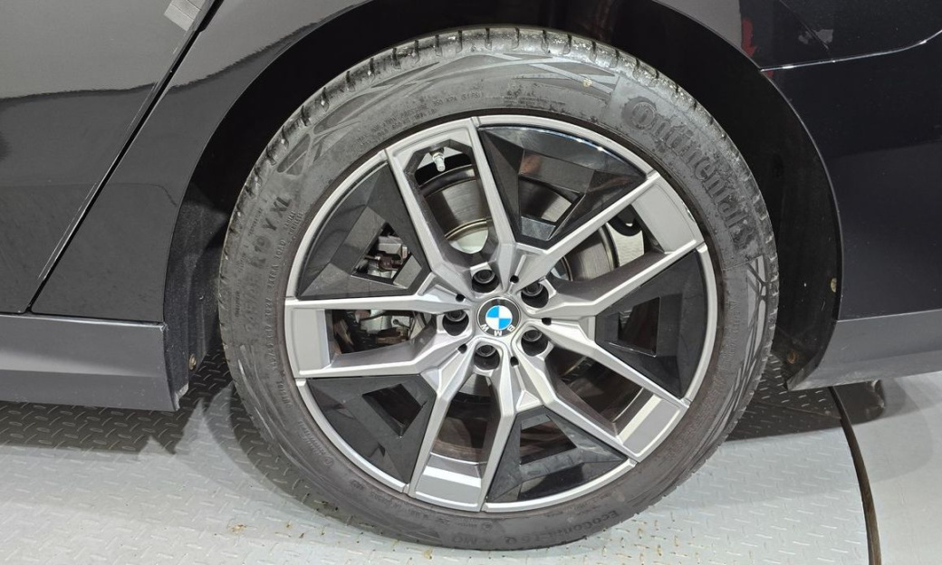 BMW 5-Series 530i xDrive, 2024