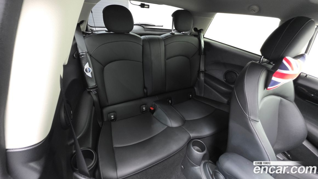 Mini Cooper Classic Plus Launch Pack, 2023