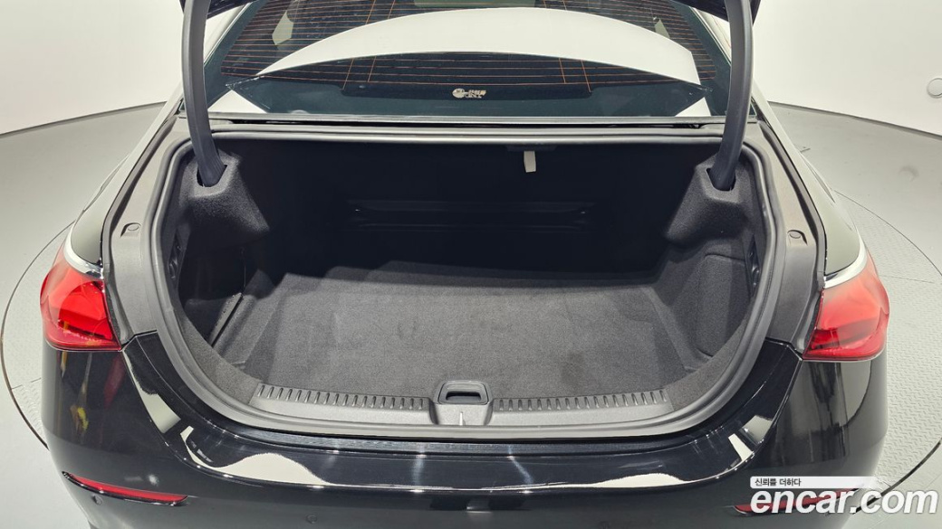 Mercedes-Benz E-Class E200 Avantgarde, 2025
