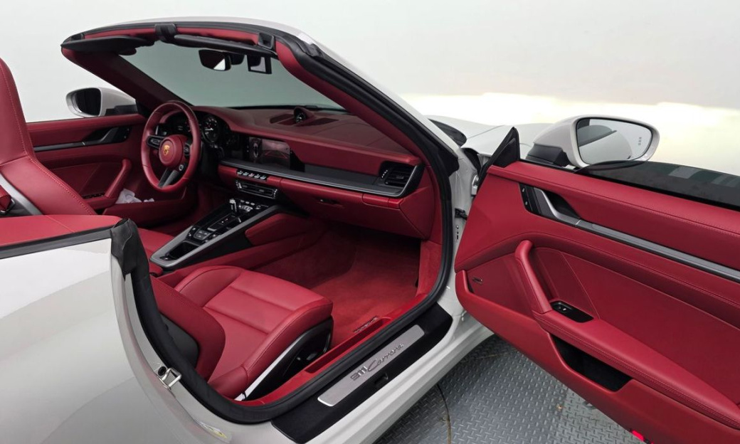 Porsche 911 Carrera Cabriolet, 2024