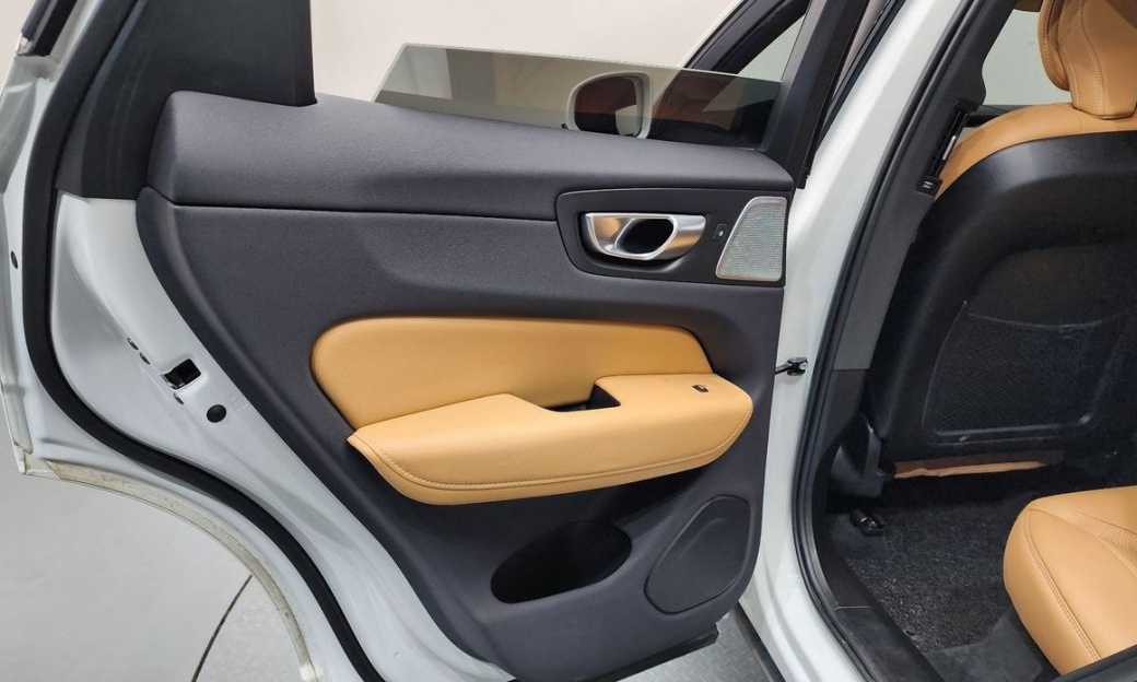 Volvo XC60 B5 Ultimate Bright, 2024